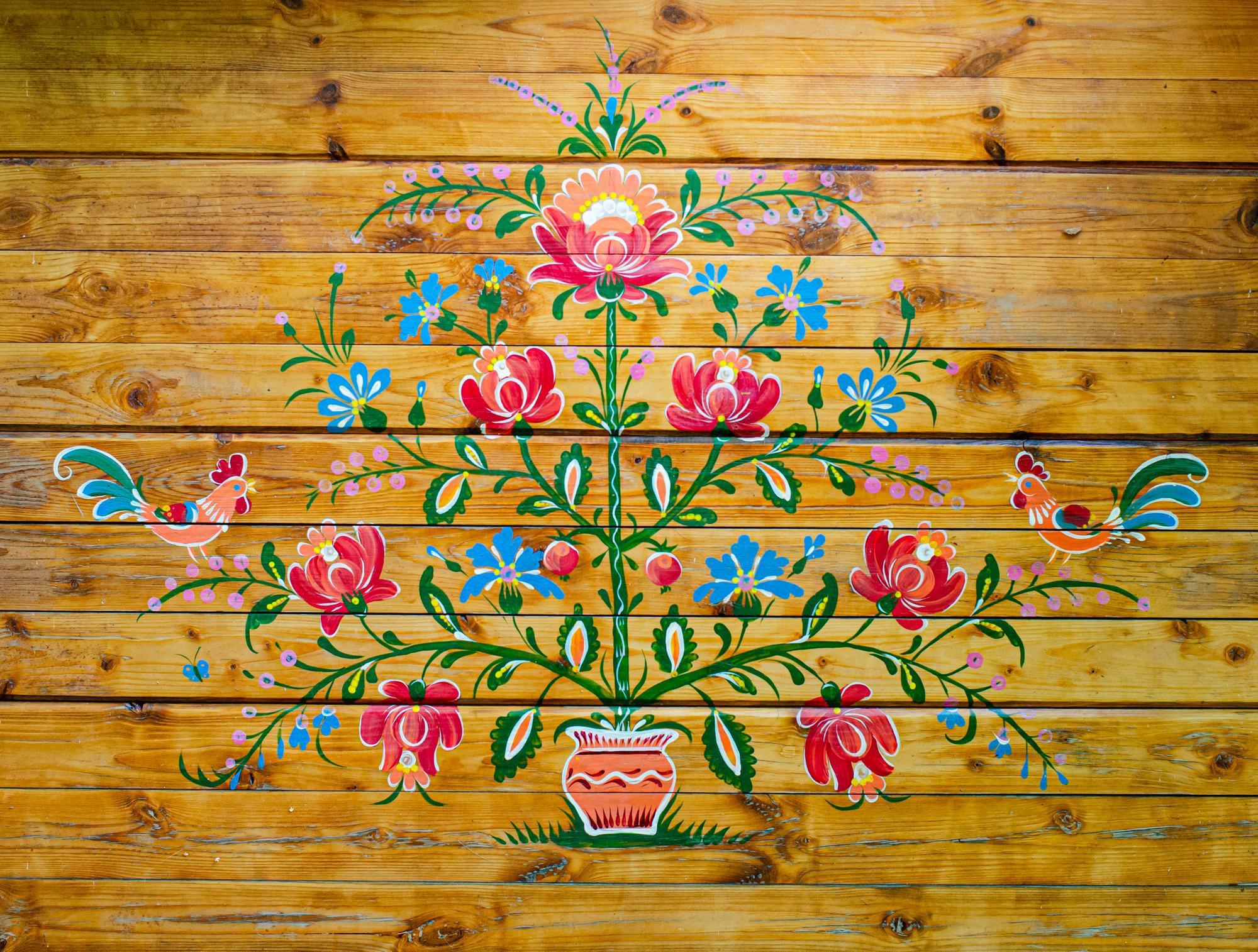 Panel dekoracyjny z tradycyjnym wzorem haftu